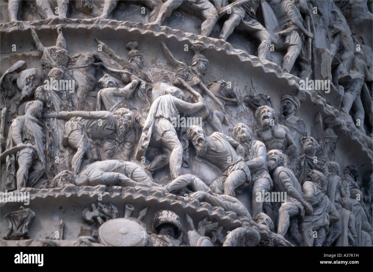 Roma Italia Colonna di Marco Aurelio dettaglio che mostra l'esecuzione di barbari Foto Stock