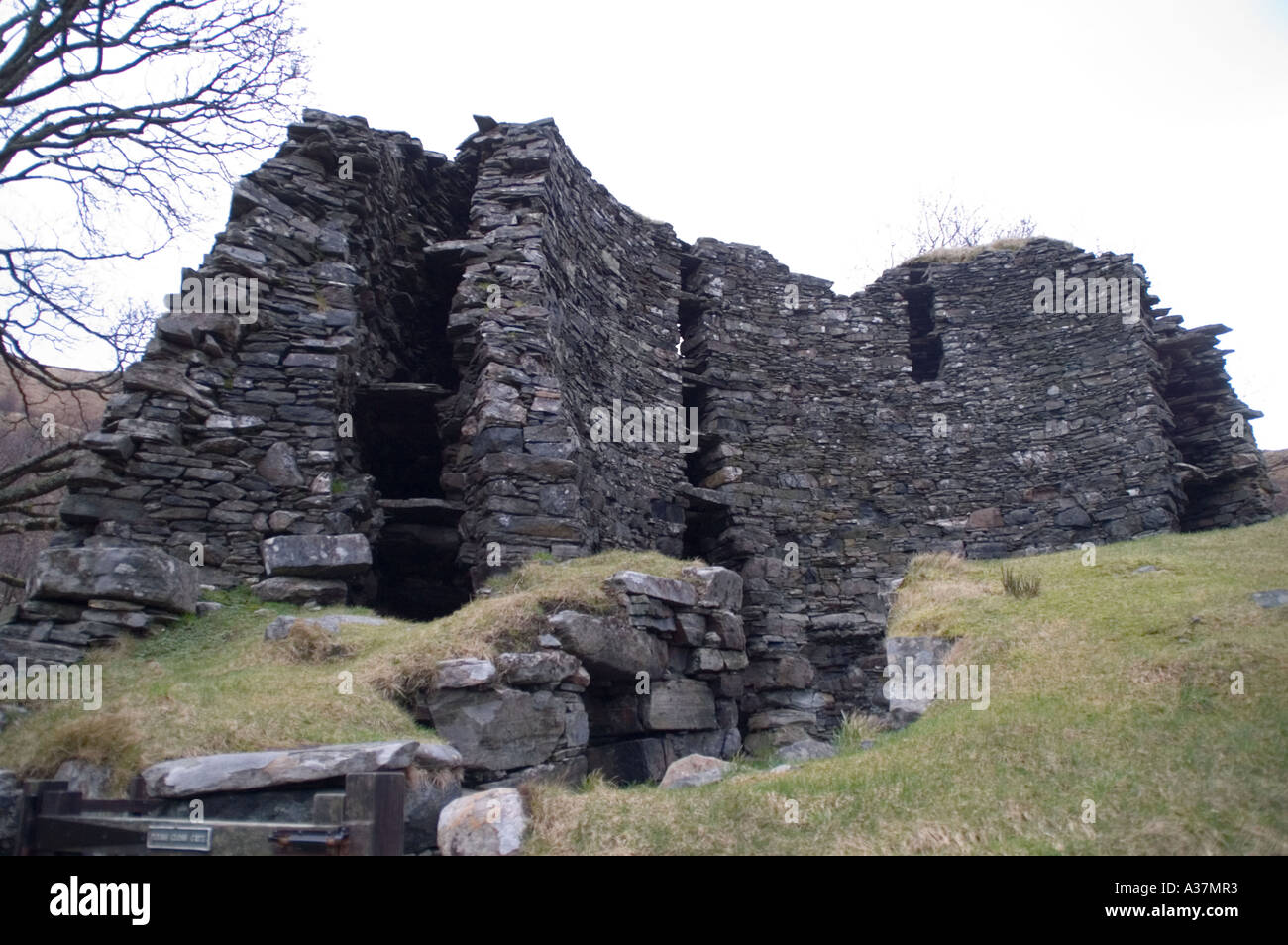 Dun Troddan pictish broch Iron Age Fort vicino casa Glengelg Kintail Scozia Scotland Foto Stock
