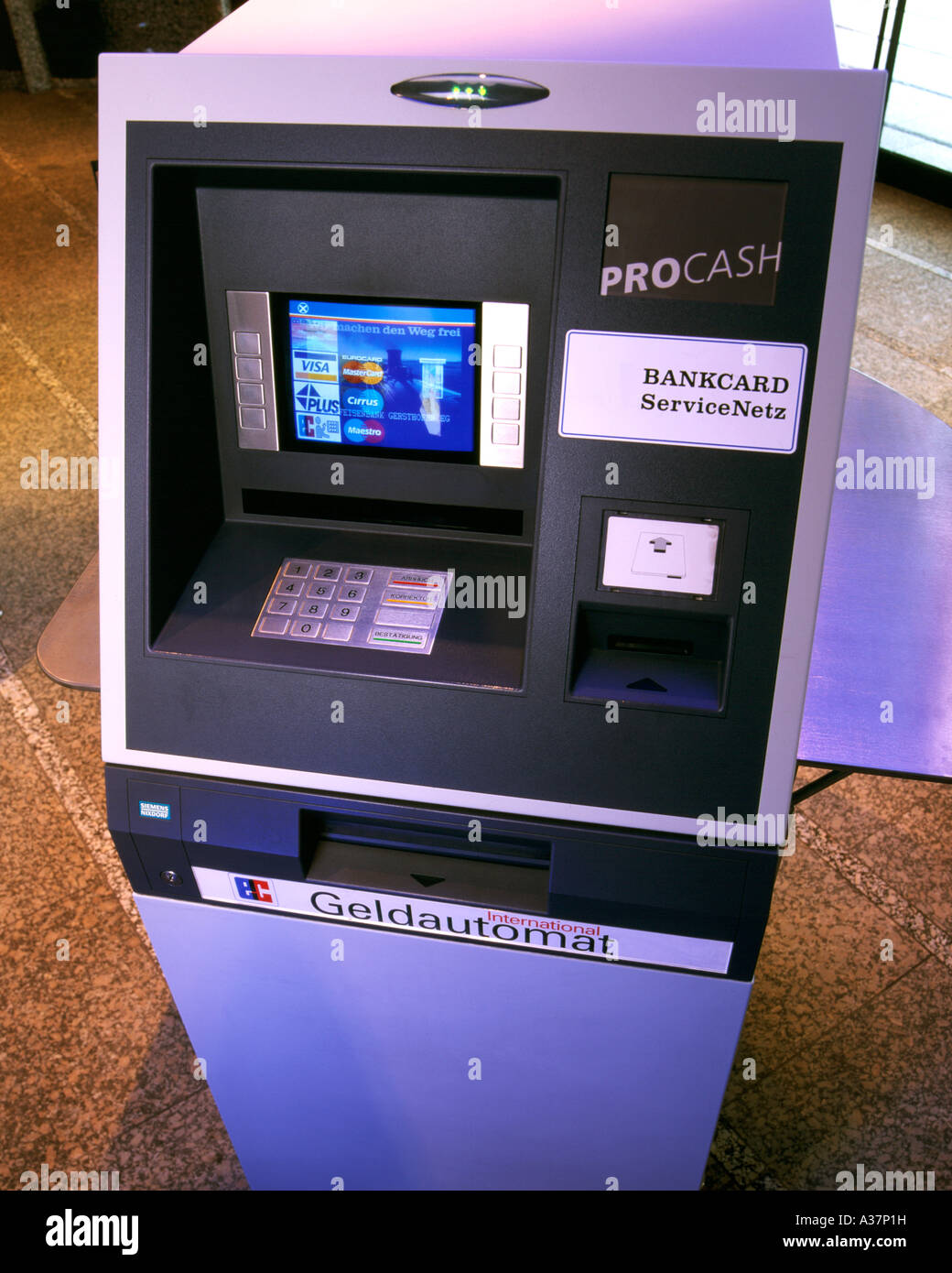 Geldautomat, Cash dispenser per la raccolta di cambio di contanti Foto Stock