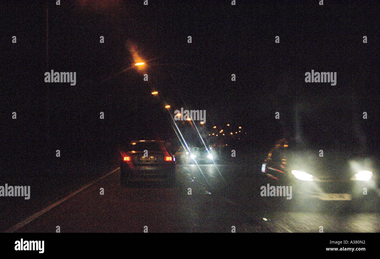 Guidare di notte sulle autostrade Foto Stock