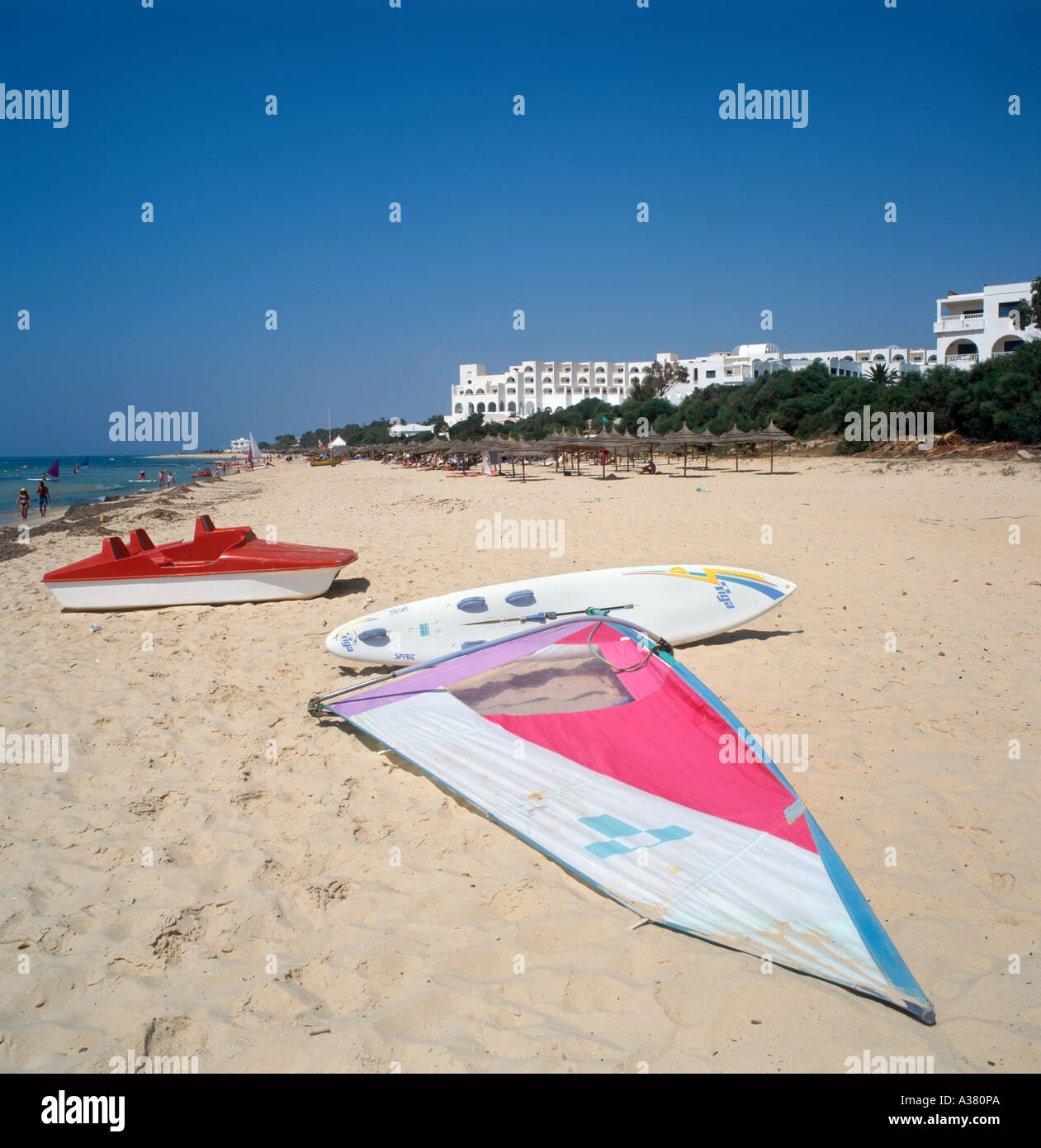 Spiaggia del nord del resort, Hammamet, Tunisia, Nord Africa Foto Stock