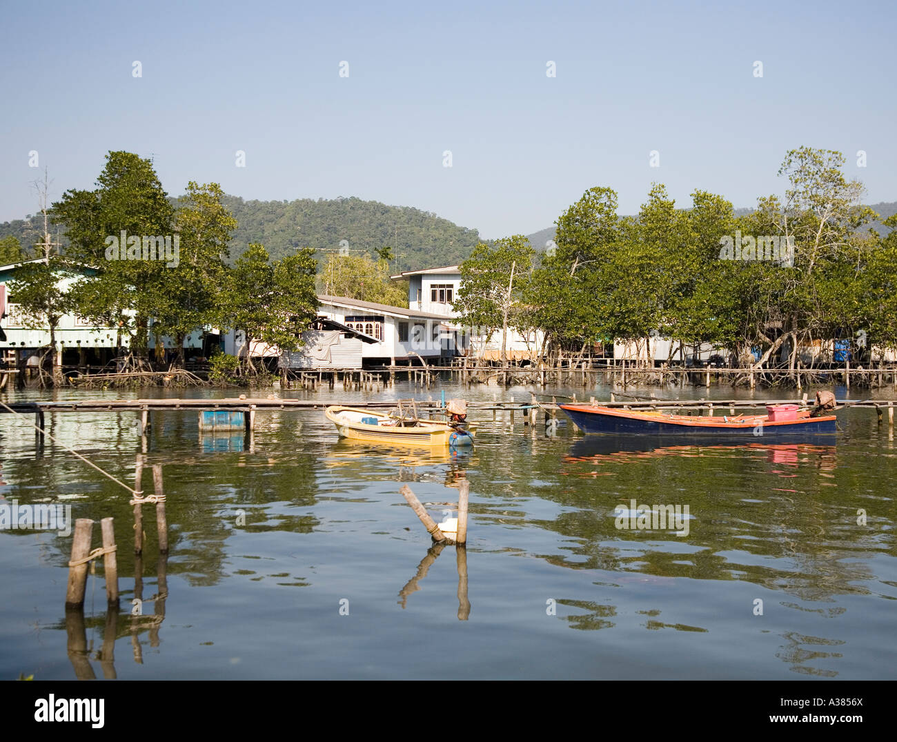 Divieto Salak Phet Villaggio di Pescatori Ko Chang Thailandia del sud-est asiatico Foto Stock