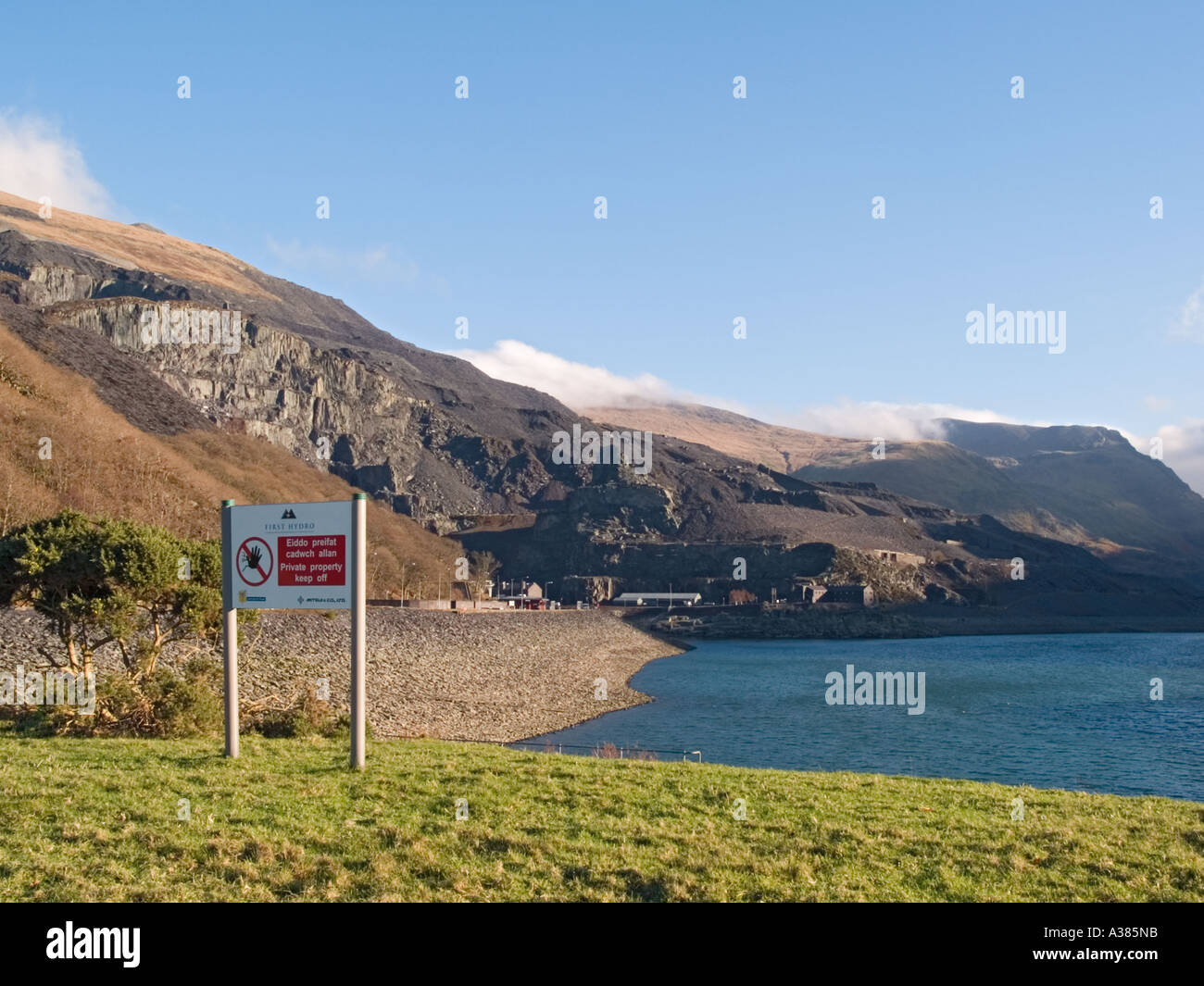DINORWIG POWER STATION da tutta Llyn Peris serbatoio Snowdonia "Parco Nazionale" Llanberis Gwynedd North Wales UK Foto Stock