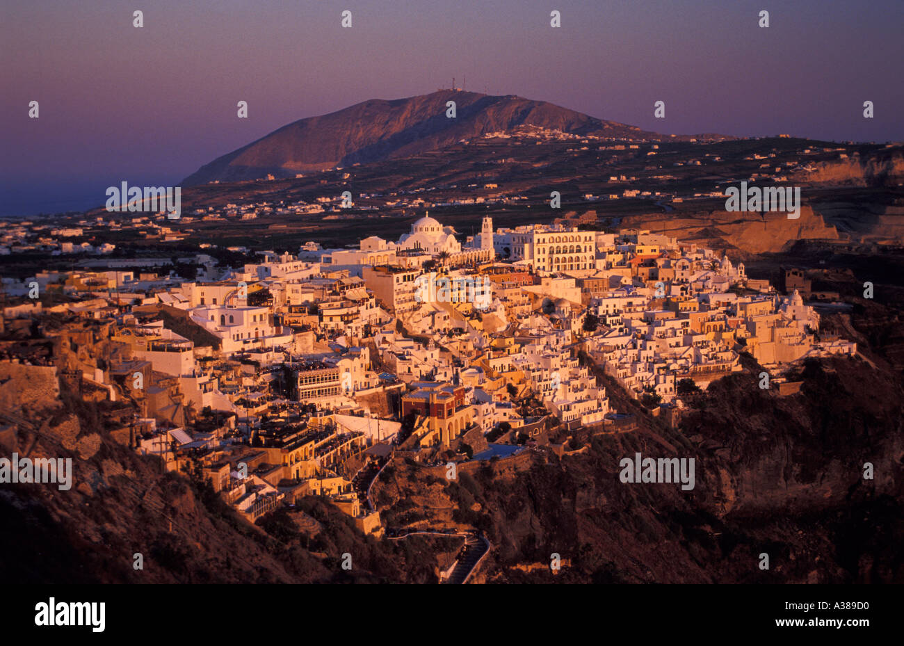 Vista panoramica del villaggio di Thira sull isola di Santorini (Grecia) Foto Stock