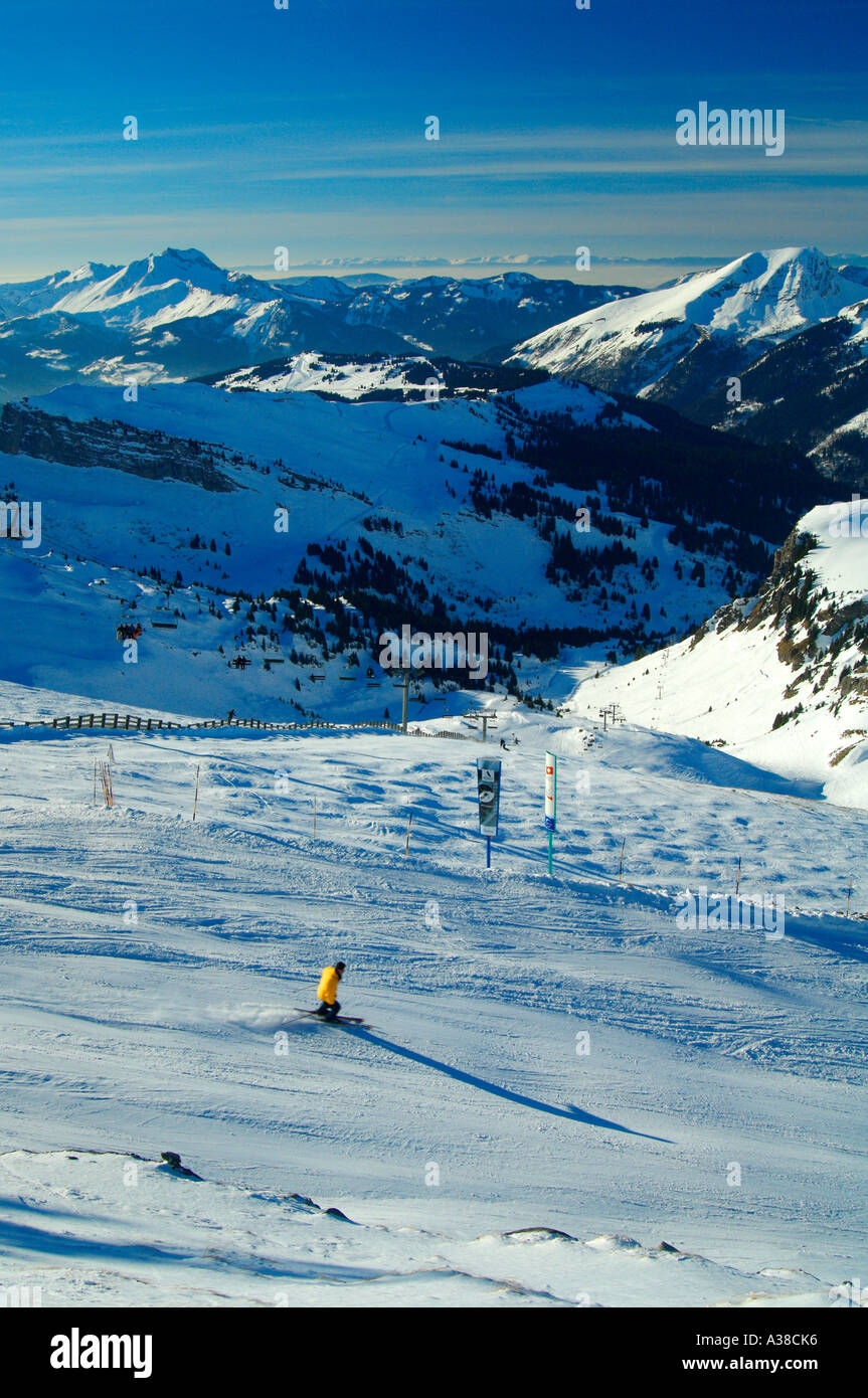 Francese svizzero Alpi durante l'inverno vicino a Avoriaz ski area Foto Stock