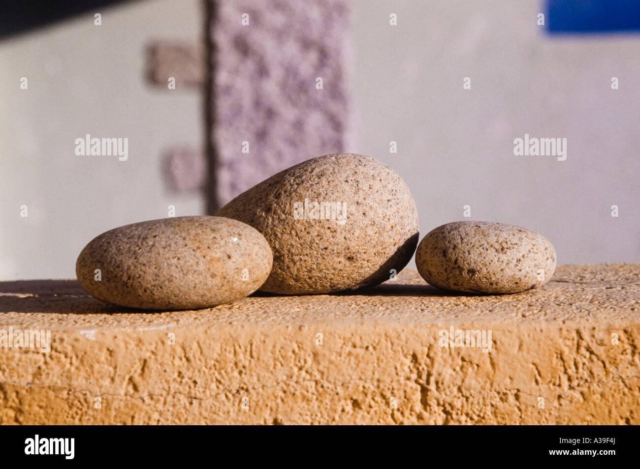Tre, pietra, roccia, due volte, sun, ombra, rotondo, dettaglio, close up, parete ruvida, composizione, orizzontale, natura, difficili Foto Stock