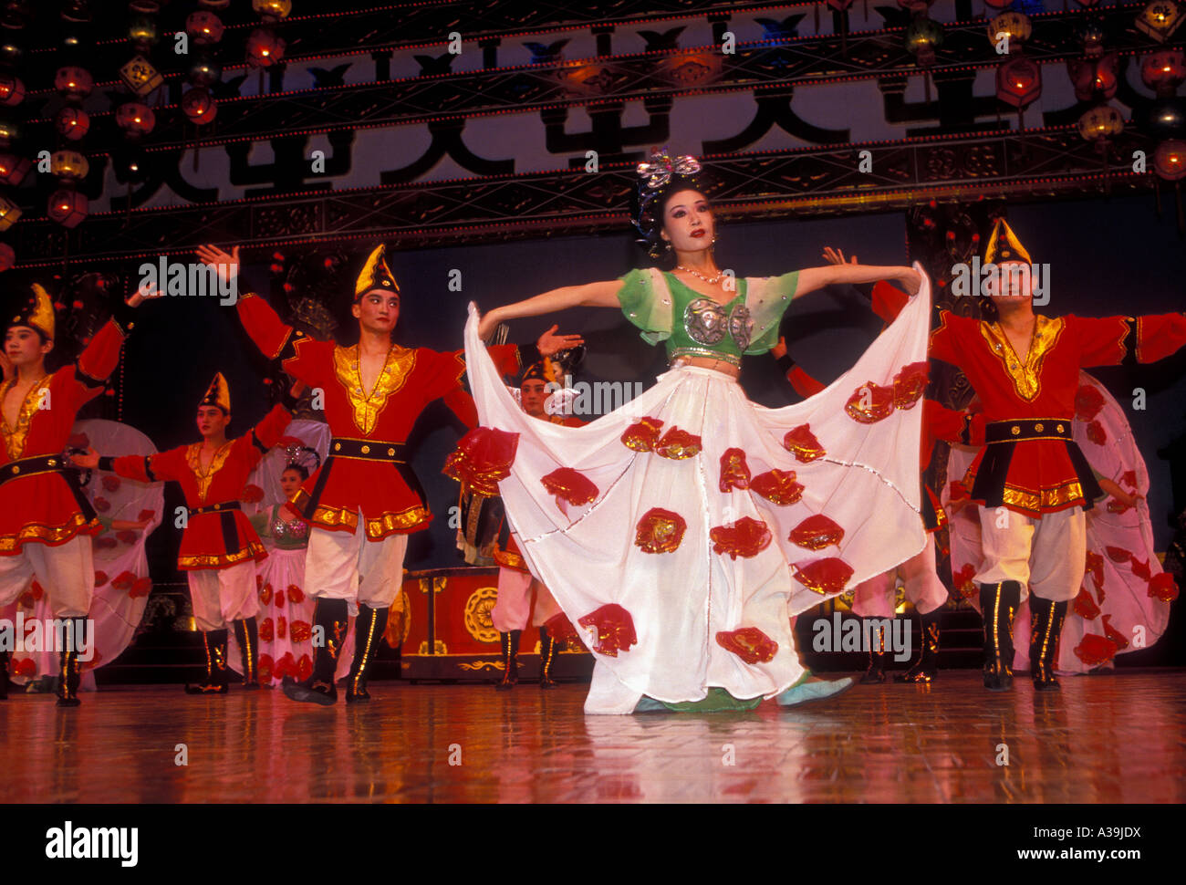 Ballerini cinesi, performance di danza, Dinastia Tang Theatre, città di Xian, Provincia di Shaanxi, Cina Foto Stock