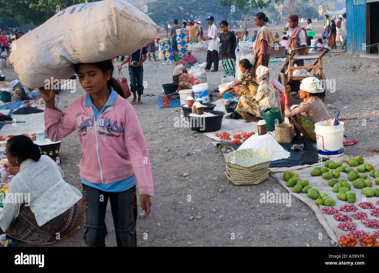 Il mercato locale in Maliana, Timor orientale Foto Stock