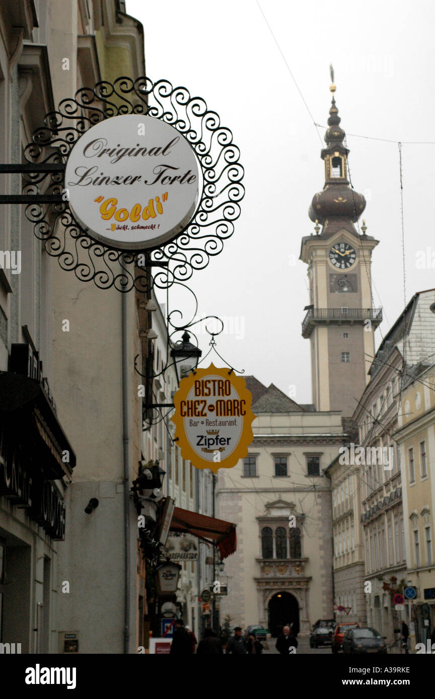 Un negozio segno pubblicità l'originale Linzer Torte la tipica torta da Linz AUSTRIA Foto Stock