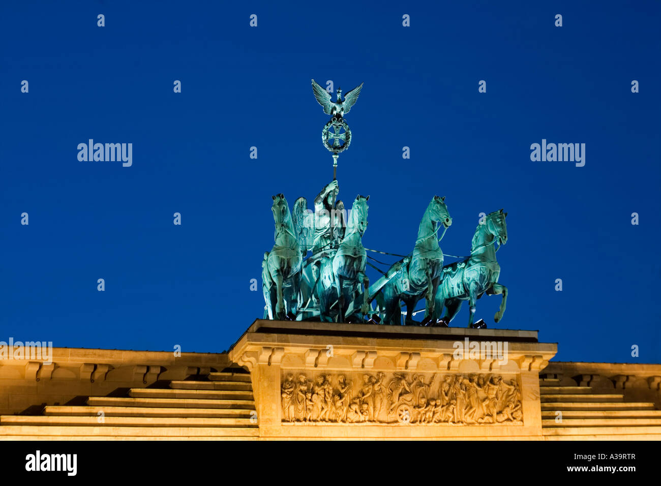 Berlin Brandenburg Gate paris square quadriga Brandenburger Tor Pariser Platz Quadriga Foto Stock