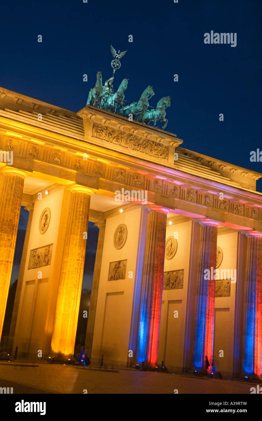 Berlin Brandenburg Gate paris square quadriga Brandenburger Tor Pariser Platz Quadriga Foto Stock