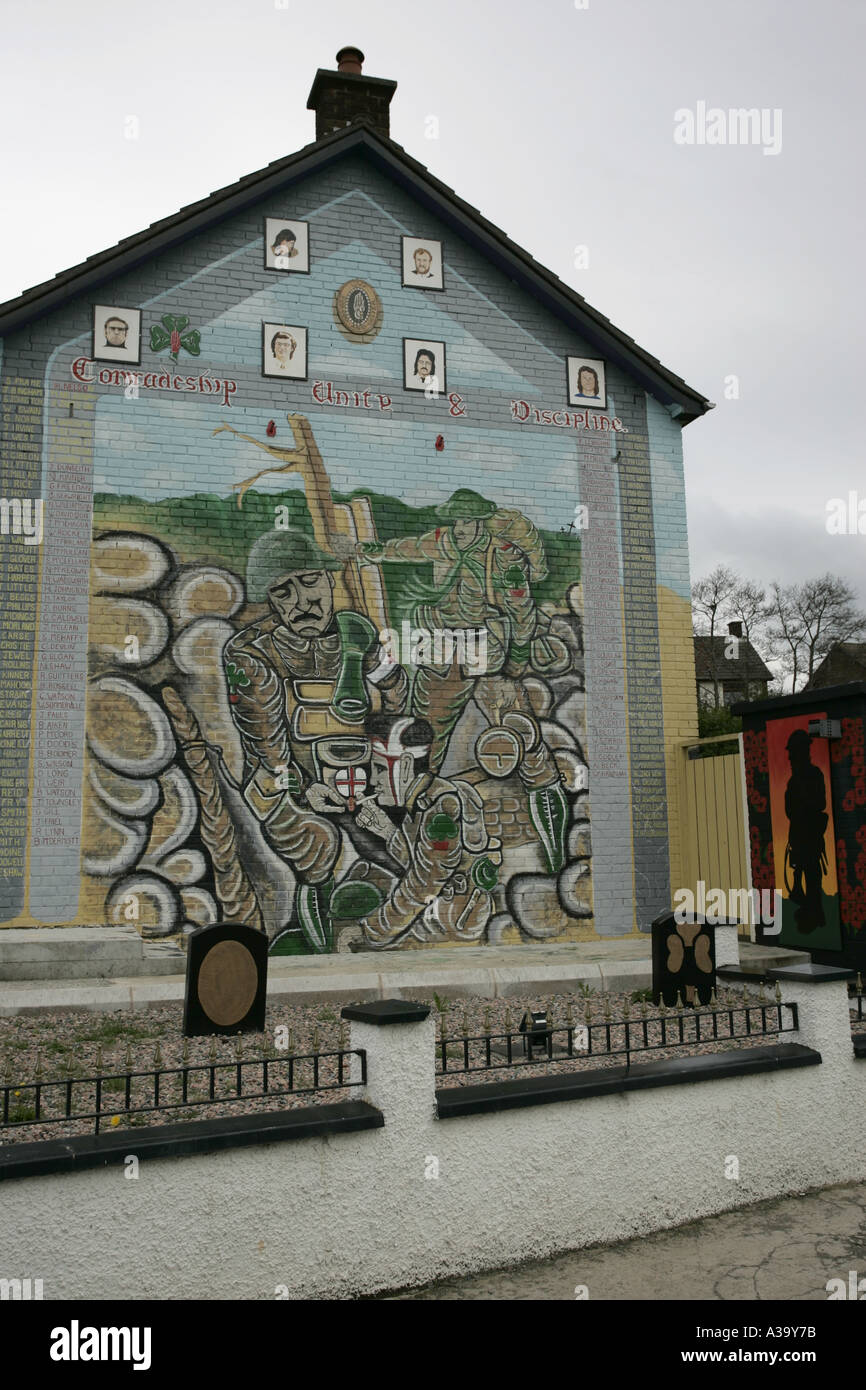 UVF lealisti murale a parete e il giardino della rimembranza tigers bay belfast County Antrim Irlanda del Nord Foto Stock