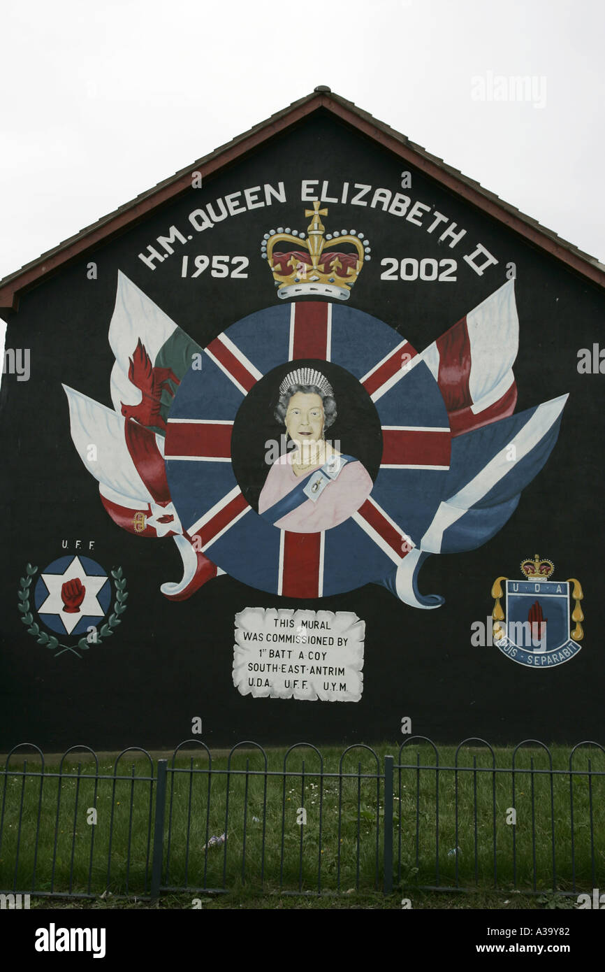 Queen Elizabeth 2 secondo II lealisti carta murale rathcoole newtownabbey County Antrim Irlanda del Nord in verticale Foto Stock