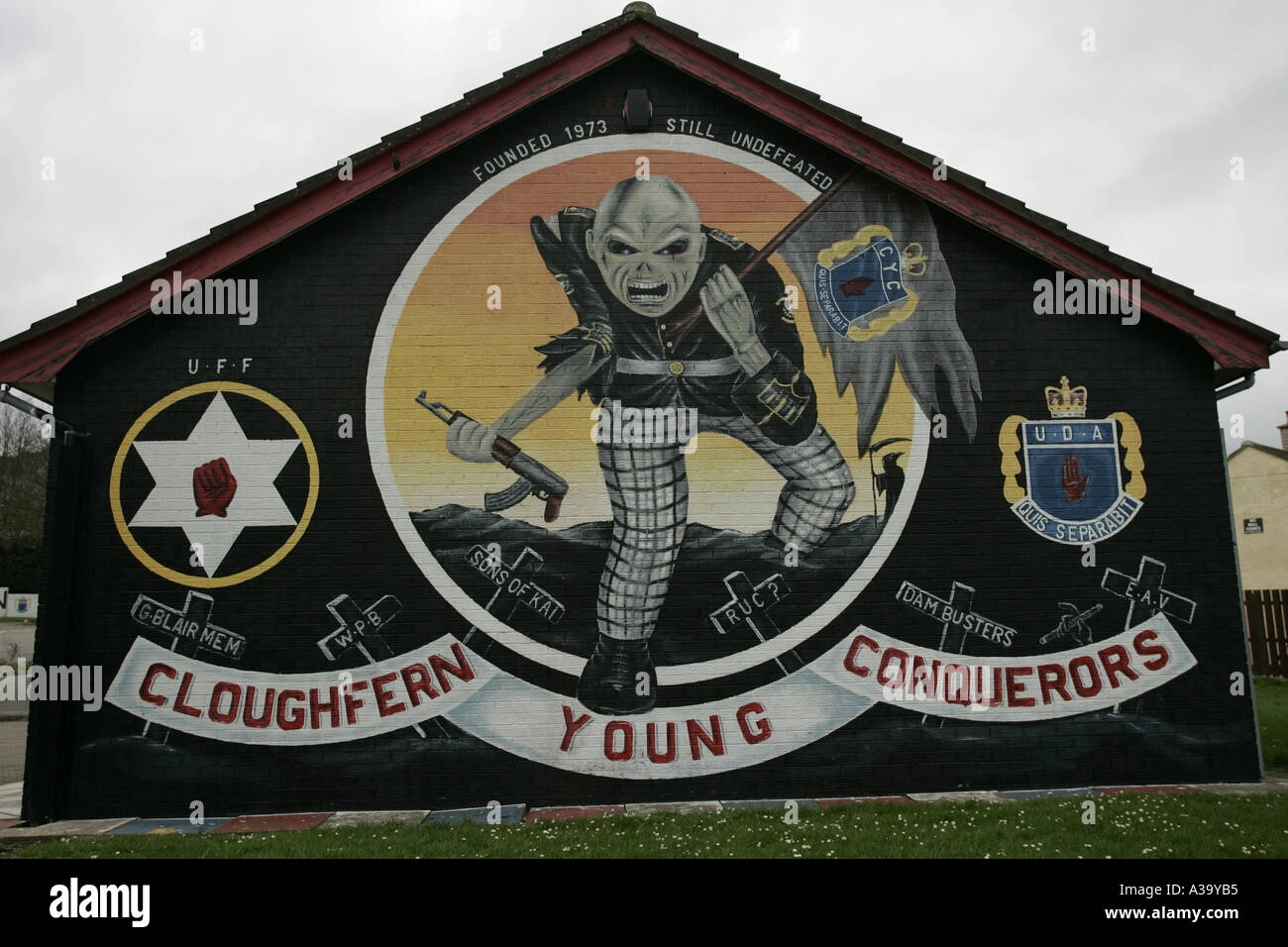 Cloughfern conquistatori giovani lealisti carta murale UFF UDA newtownabbey County Antrim Irlanda del Nord Foto Stock