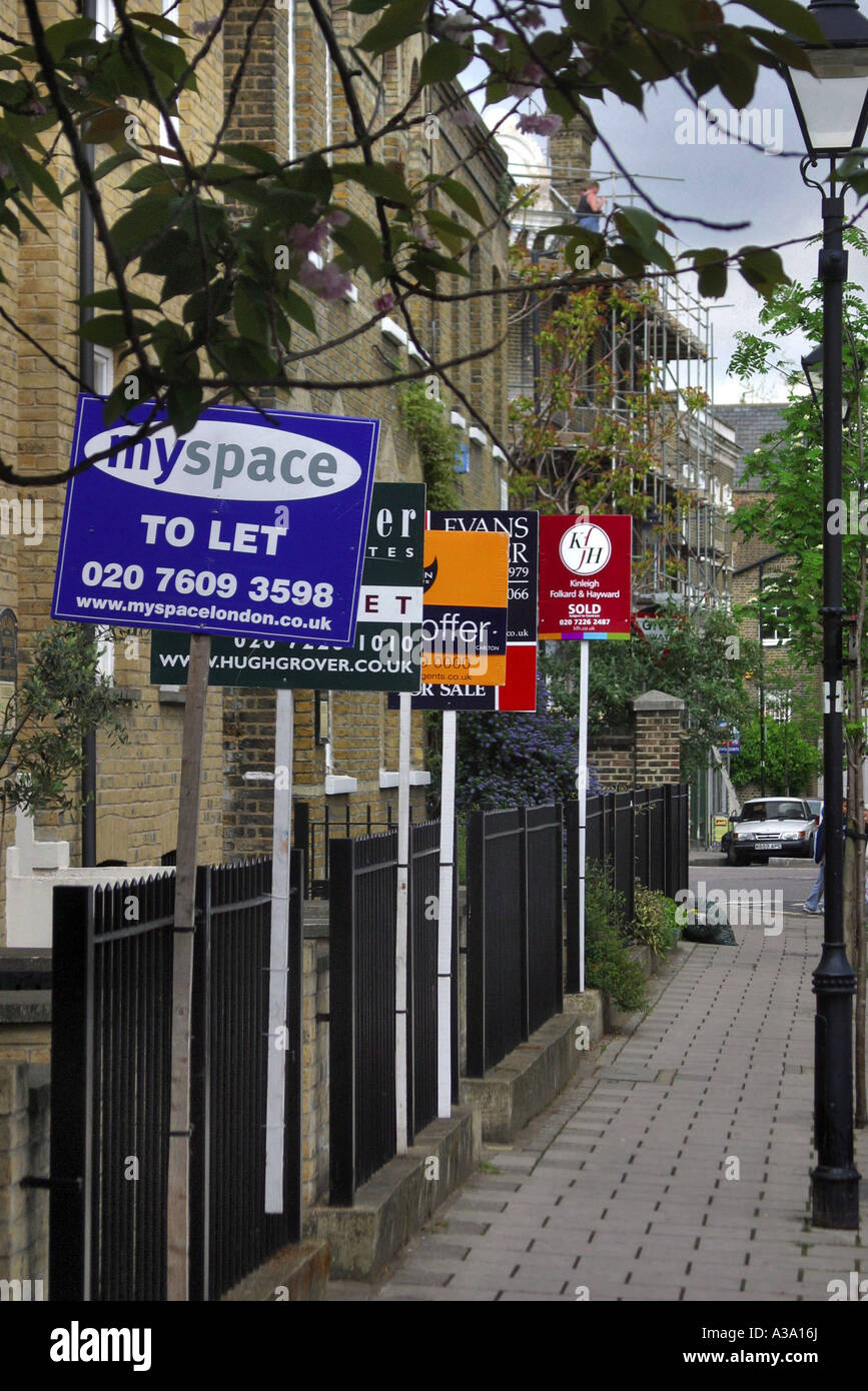Per la vendita e a lasciare segni in strade urbane di Londra Foto Stock