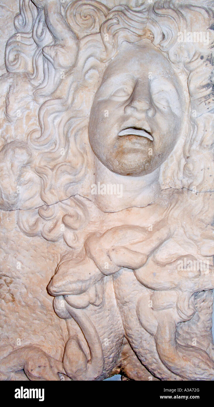 La Gorgone romana scultura di testa nel Museo di Tripoli in Libia Foto Stock