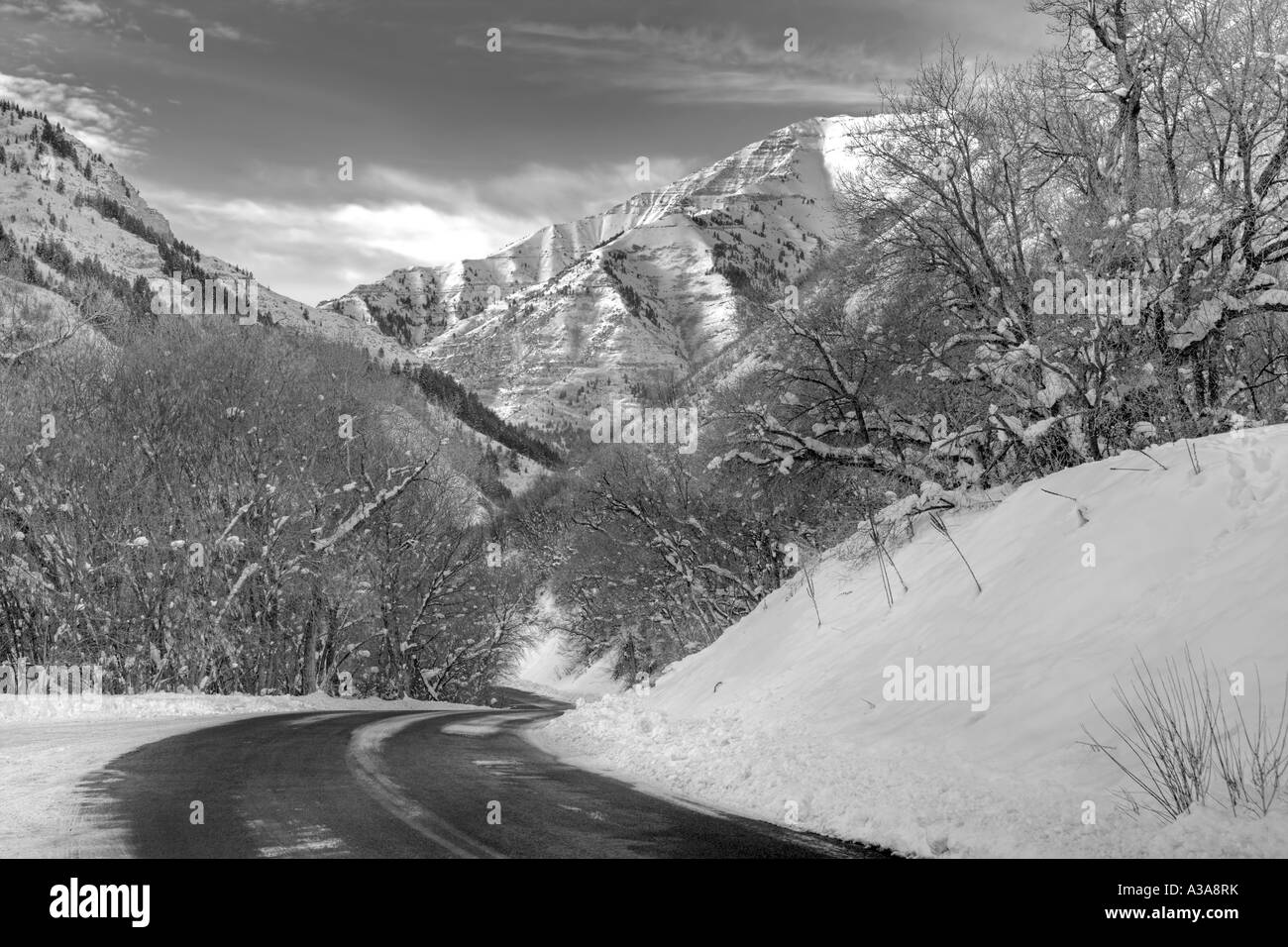 Canyon road inverno Montagna neve Foto Stock