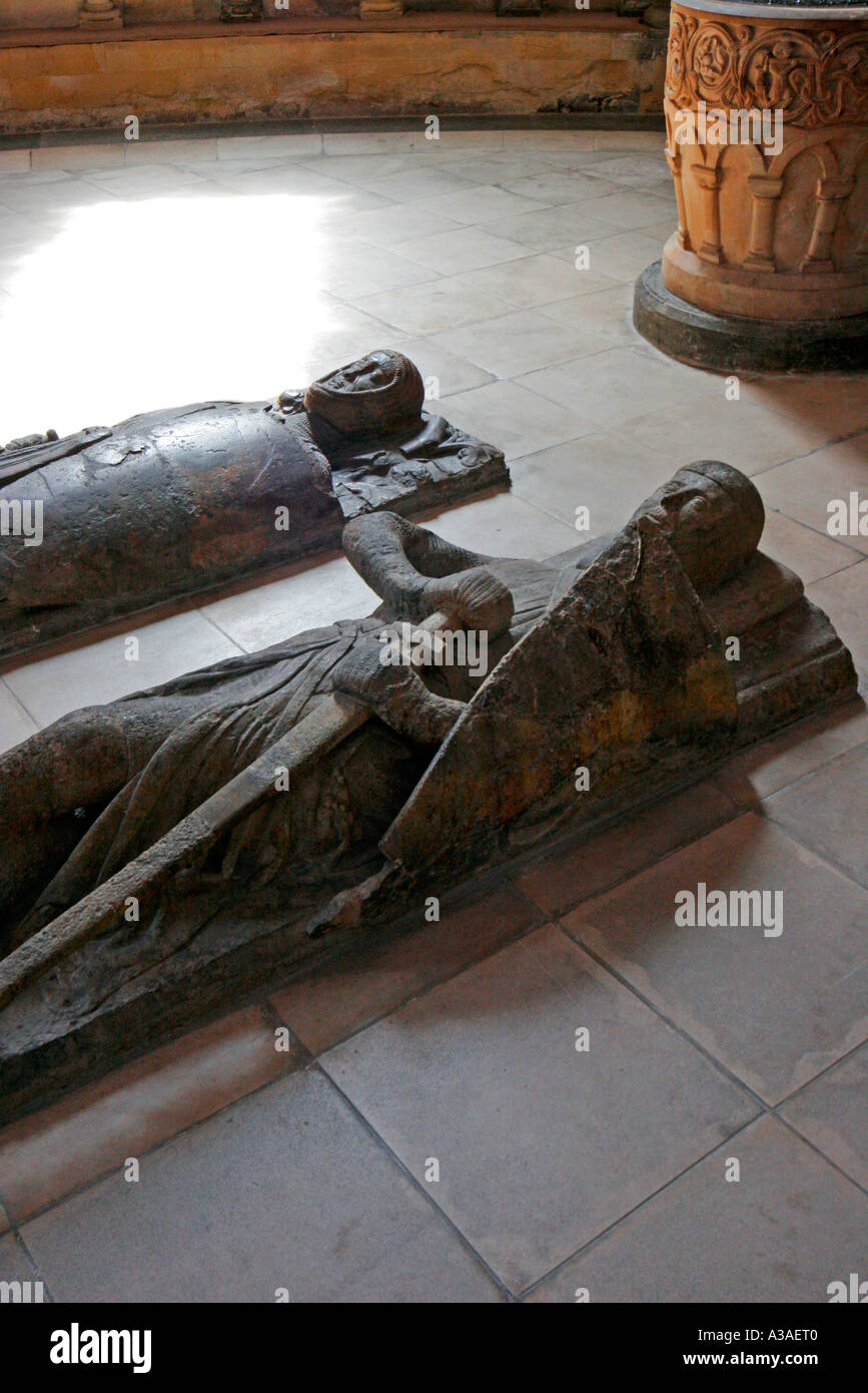 Le effigi dei Cavalieri Templari dal 13 secolo nella chiesa del tempio di Londra Foto Stock