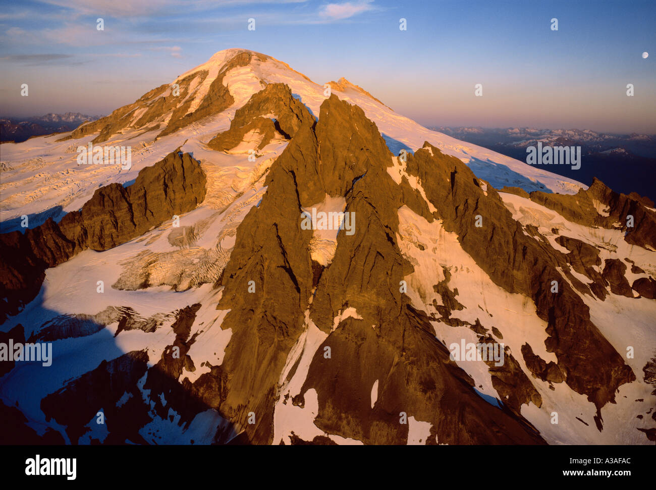 Mt Baker, nello Stato di Washington, USA, 10778 ft, 3285m, Pacific Northwest, NW, North Cascades, Mt Baker area selvaggia, Nero Buttes Foto Stock