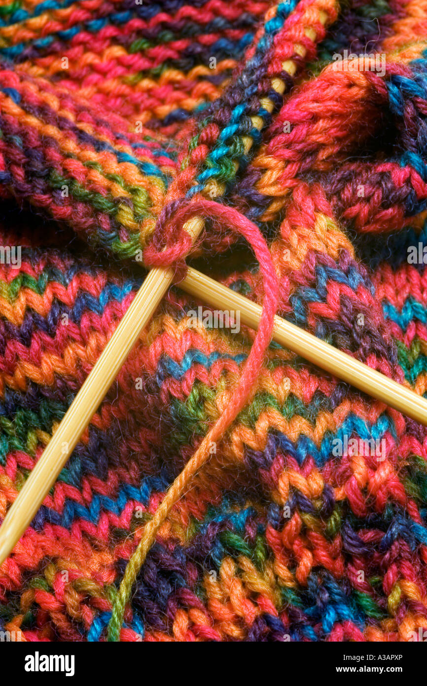 Maglia di lana multicolore Foto stock - Alamy