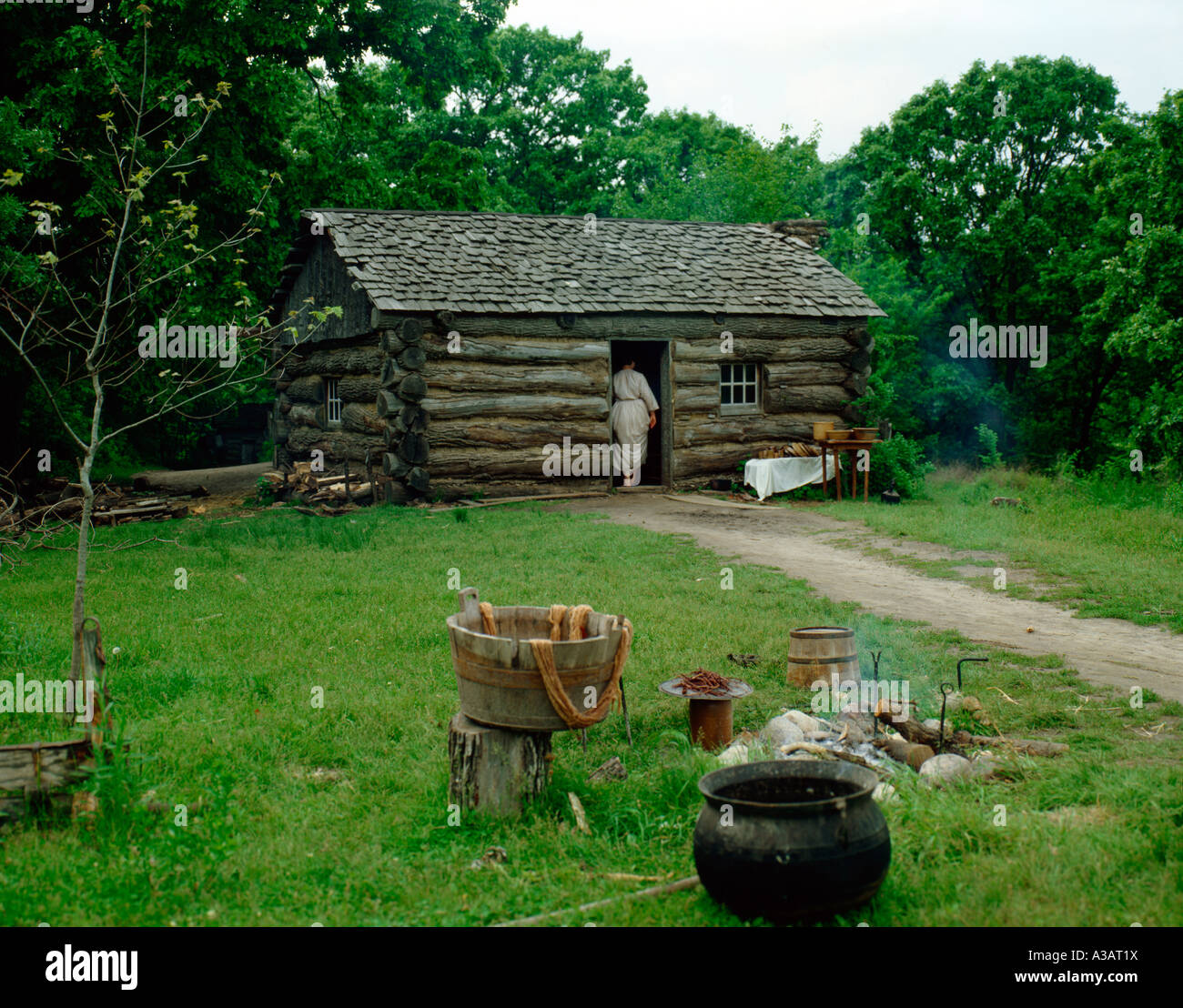 Storia viva Aziende vicino a Des Moines nello Iowa caratteristiche aspetto storico in agricoltura negli Stati Uniti con gli attori di effettuare faccende quotidiane Foto Stock