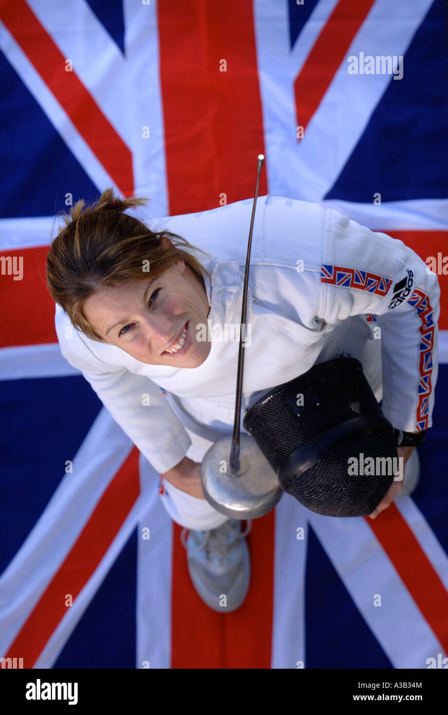 PENTATHLETE MODERNO GEORGIE HARLAND CON LA GRAN BRETAGNA TEAM PRESSO L'Università di Bath raffigurata nel kit di scherma Nov 2006 Foto Stock