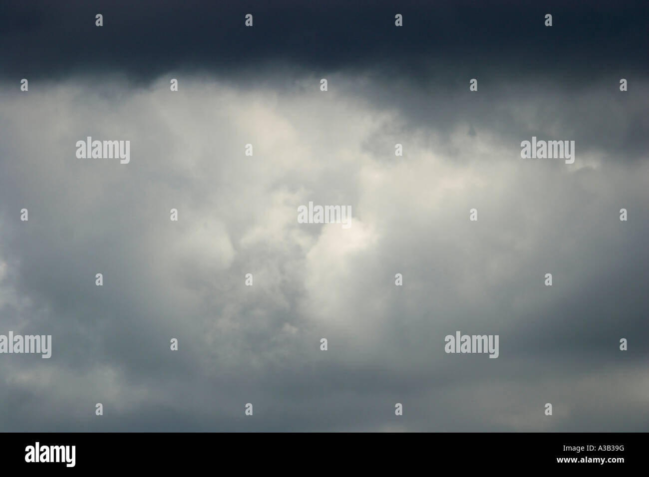 Nuvole di tempesta, cloudscape, skyscape, cambiamenti climatici, il riscaldamento globale, effetto serra, questioni ambientali Foto Stock