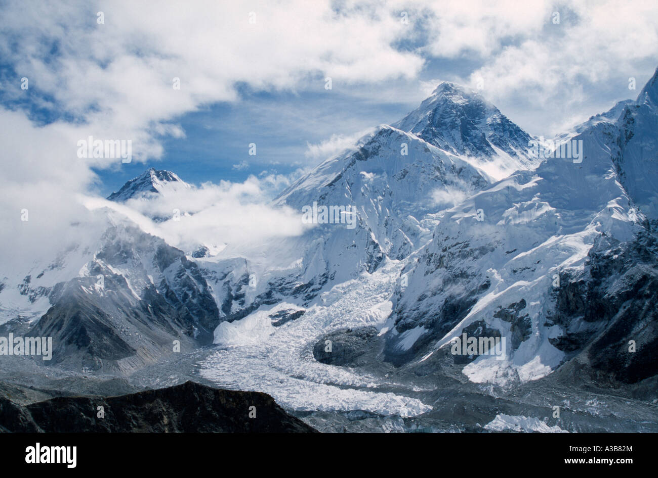 Il Nepal Sud Asia Himalaya Khumbu Regione Everest Southwest faccia con Khumbu caduta di ghiaccio e ghiacciai da Kala Patthar nel Maggio Foto Stock