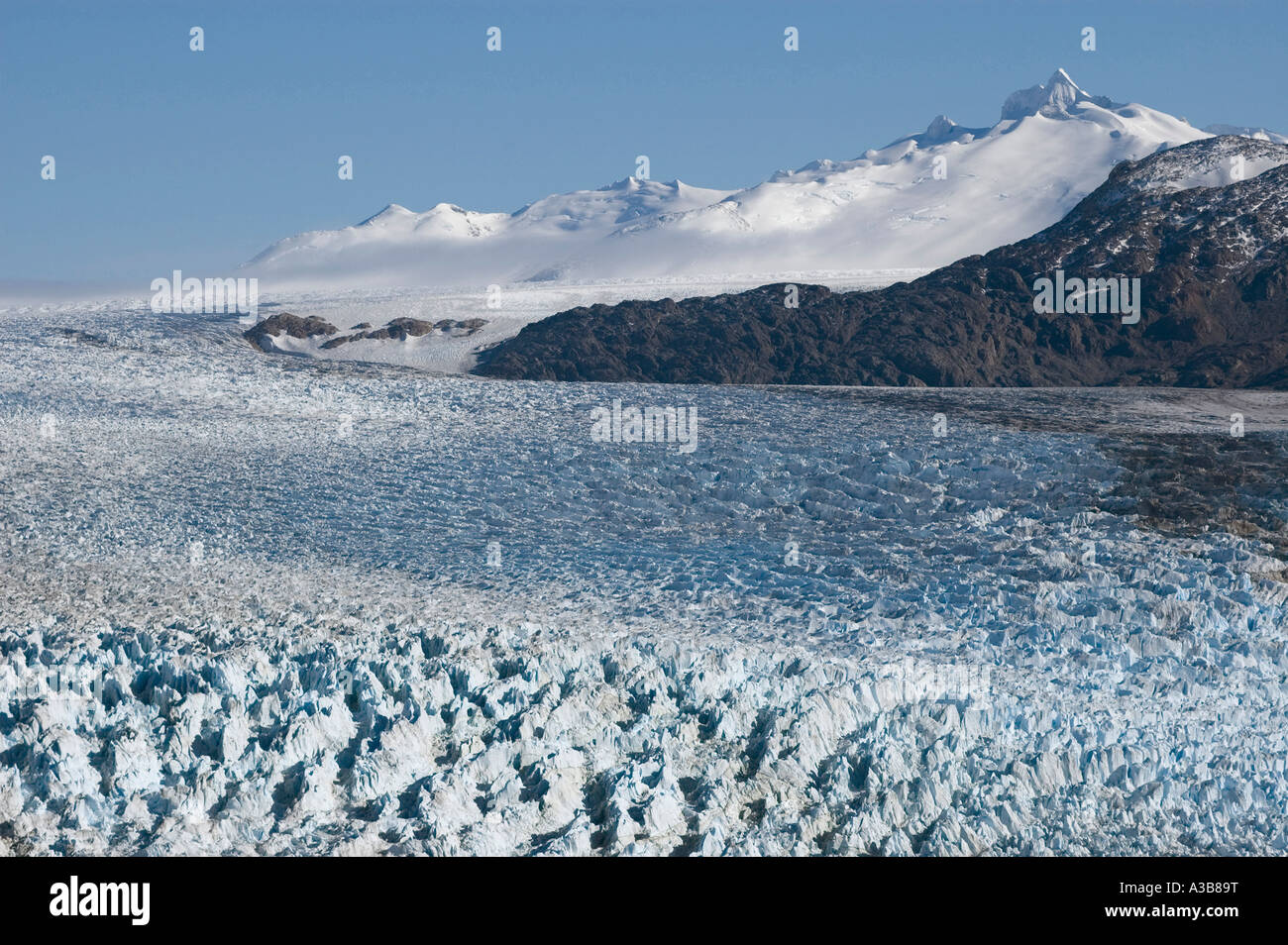 Il Cile America del Sud Patagonia meridionale Campi di Ghiaccio Sud Glacier O'Higgins con O'Higgins mountain sulla destra Foto Stock