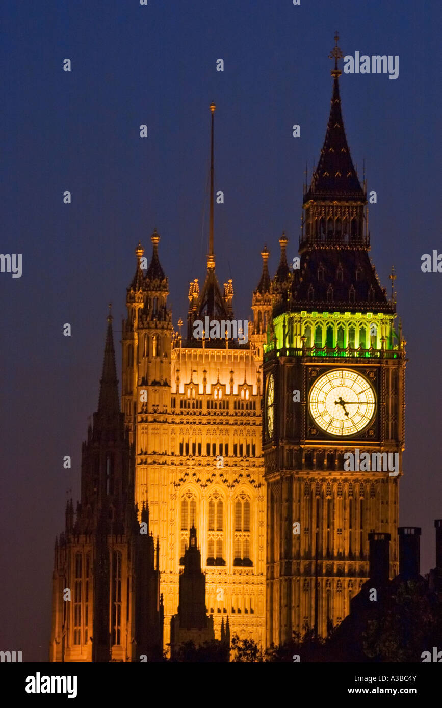 Big Ben St Stephen s torre e le case del Parlamento al crepuscolo Londra Foto Stock