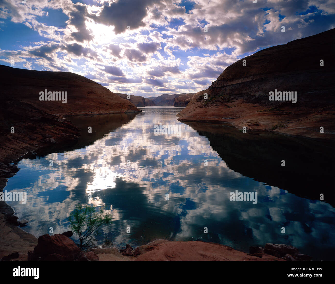 I riflessi del lago Powell Cove Glen Canyon National Recreation Area Utah Foto Stock