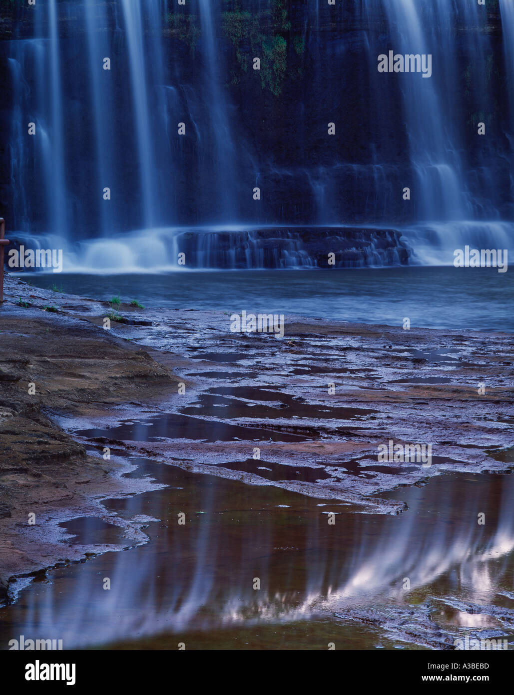 Riflessione a Talafofo cade U S Territorio di Guam Foto Stock