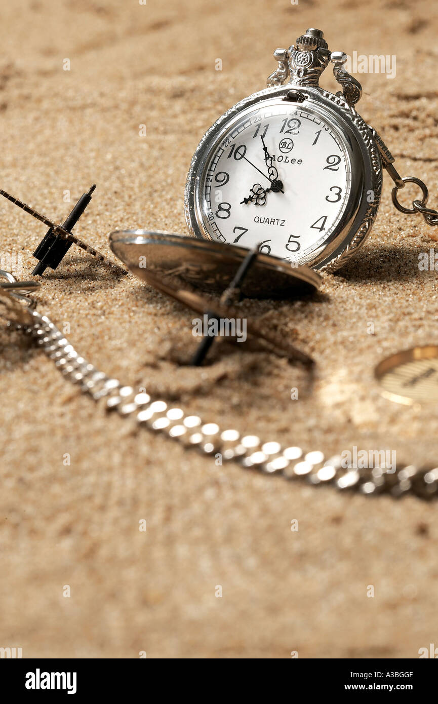 Oggetto,ancora vita,ora,guardare,orologi,sandGroup di Foto Stock