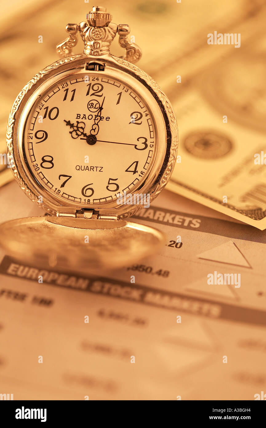 Oggetto,ancora vita,ora,guardare,orologi,soldi,m di carta Foto Stock