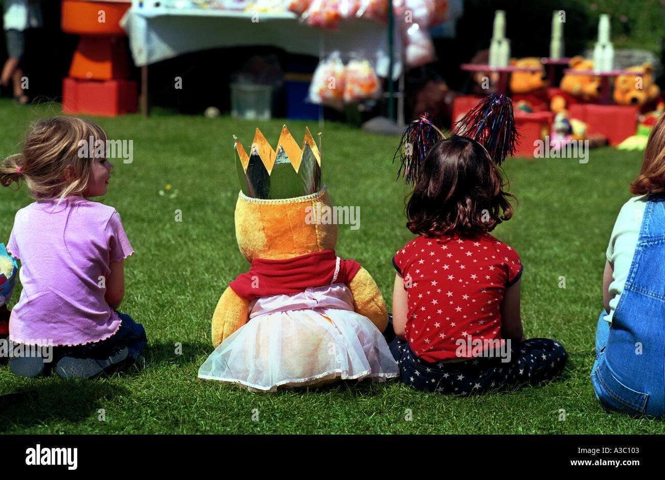 TEDDY BEAR PICNIC giardini inglesi alimentare FUN ORSACCHIOTTO Foto Stock
