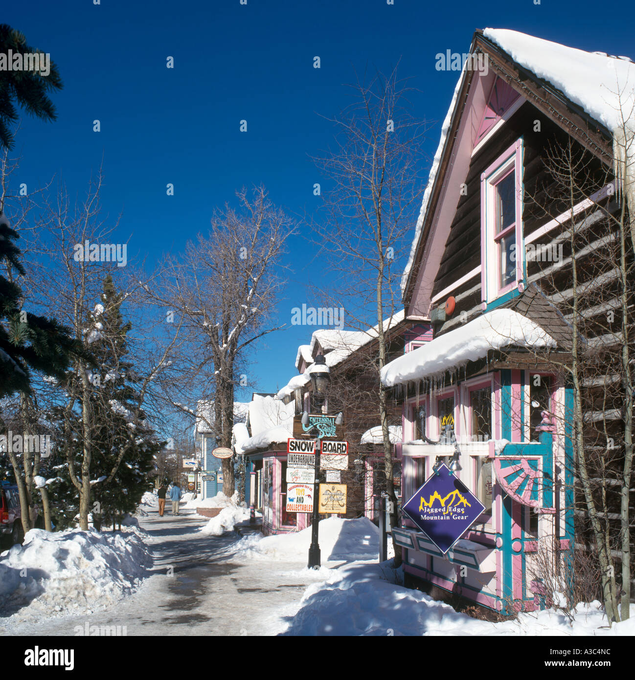 I negozi sulla strada principale nella località sciistica di Breckenridge, Colorado, STATI UNITI D'AMERICA Foto Stock