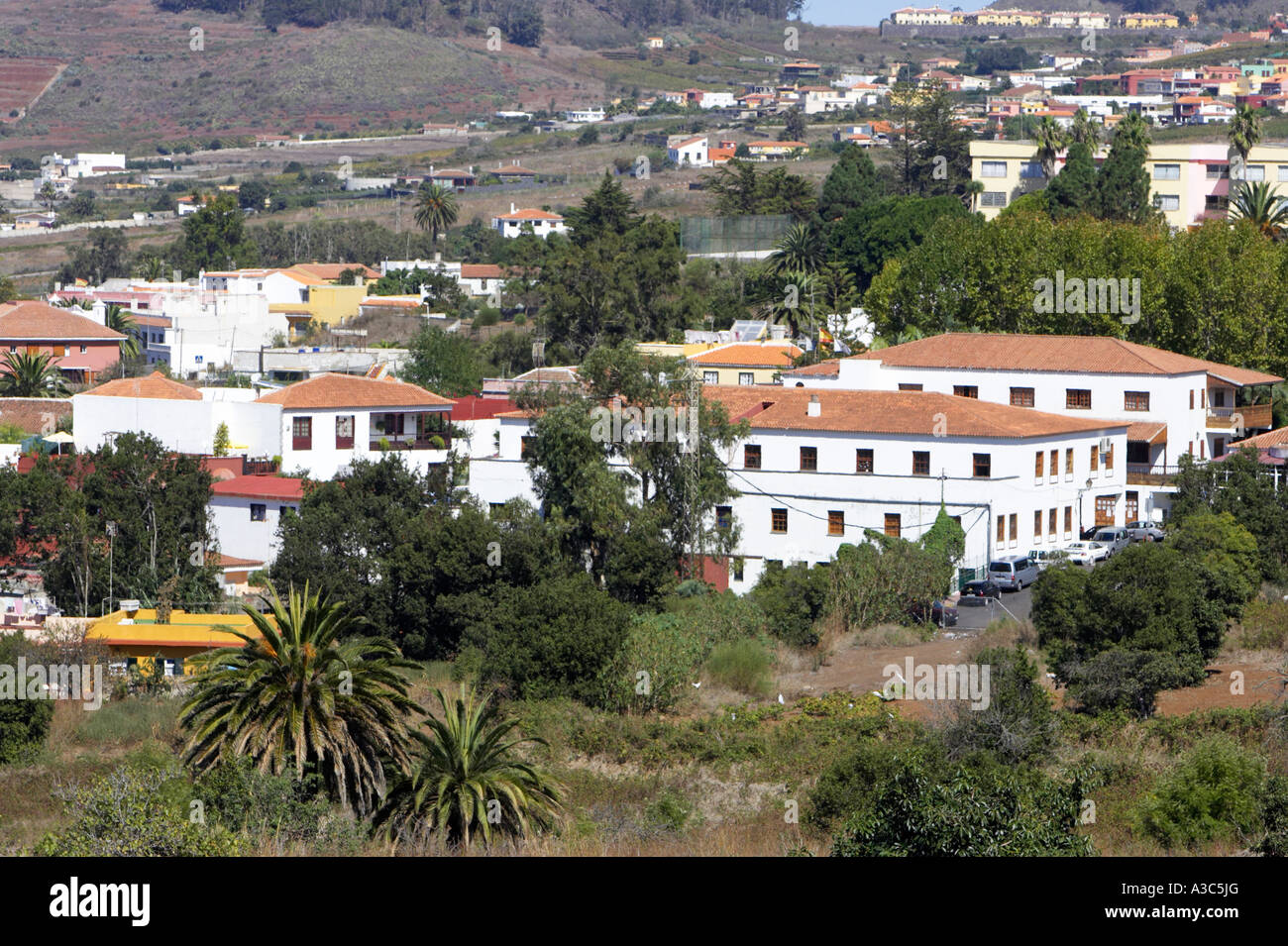 Case e blocchi di appartamenti in una valle in Tacoronte Tenerife Isole Canarie Spagna Foto Stock