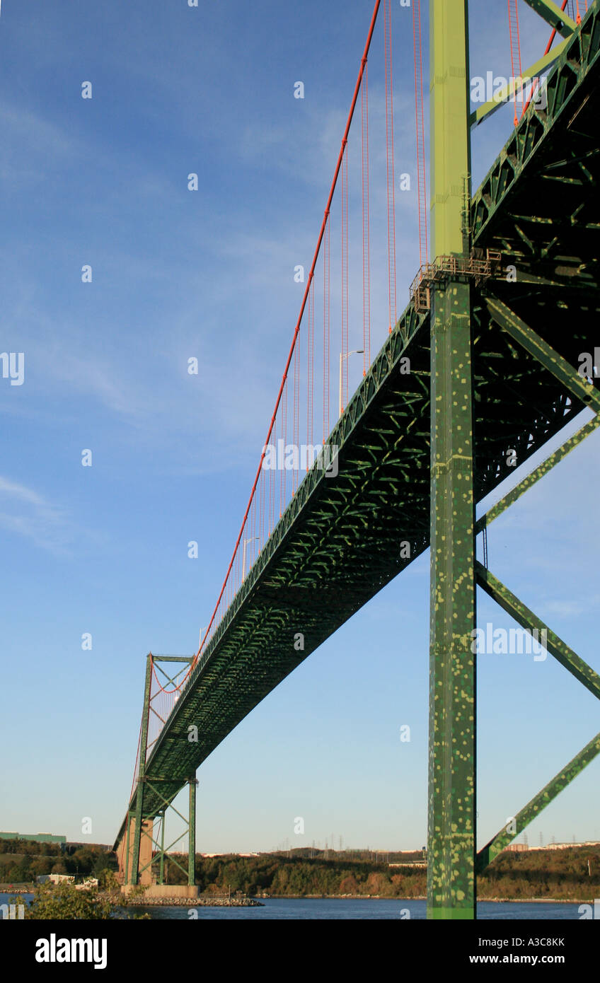 Angus L. Macdonald Bridge, Halifax, Nova Scotia, Canada, coprendo il porto di Halifax Foto Stock