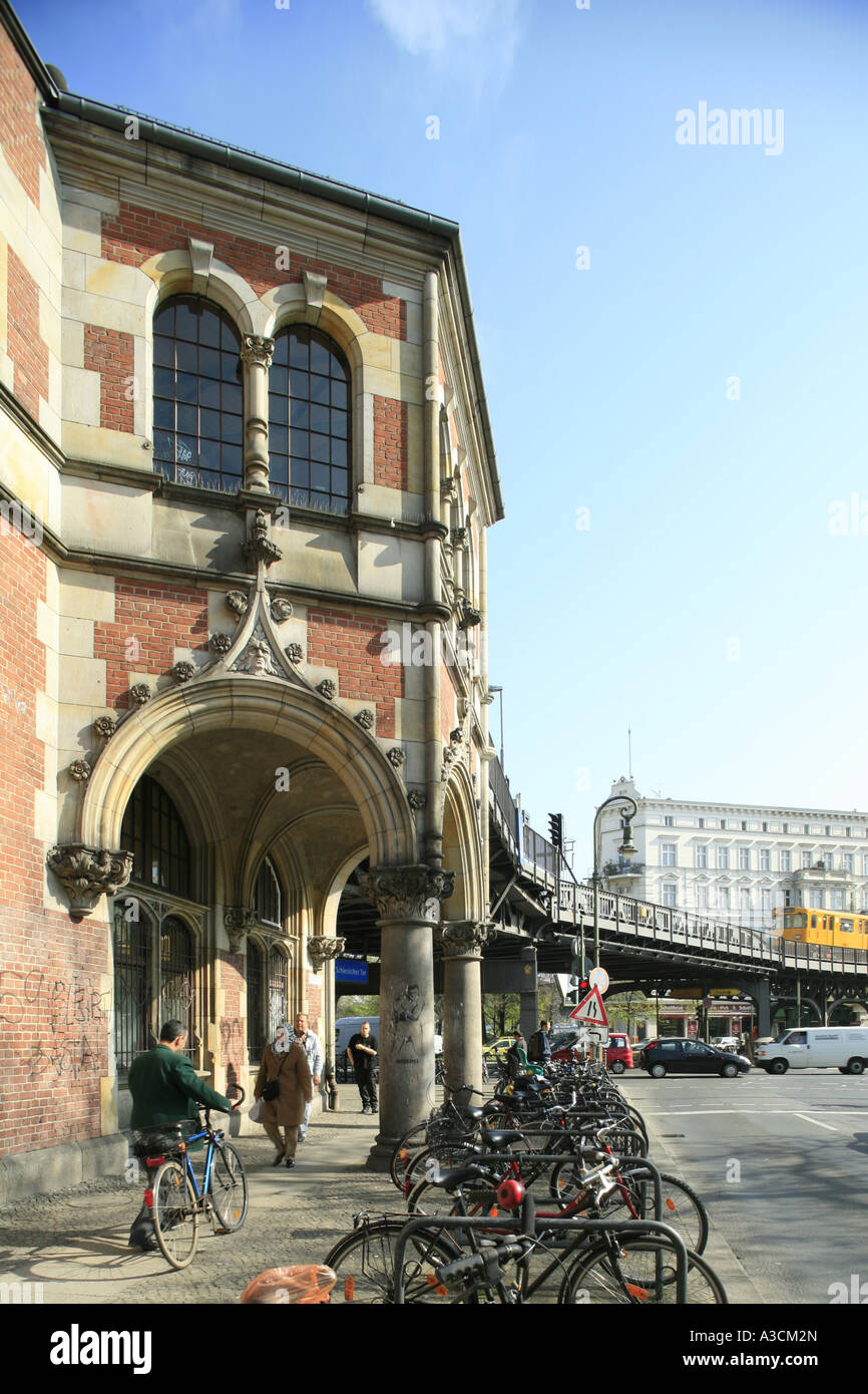 La stazione della metropolitana di Porta di Slesia a Kreuzberg, Germania Berlino Foto Stock