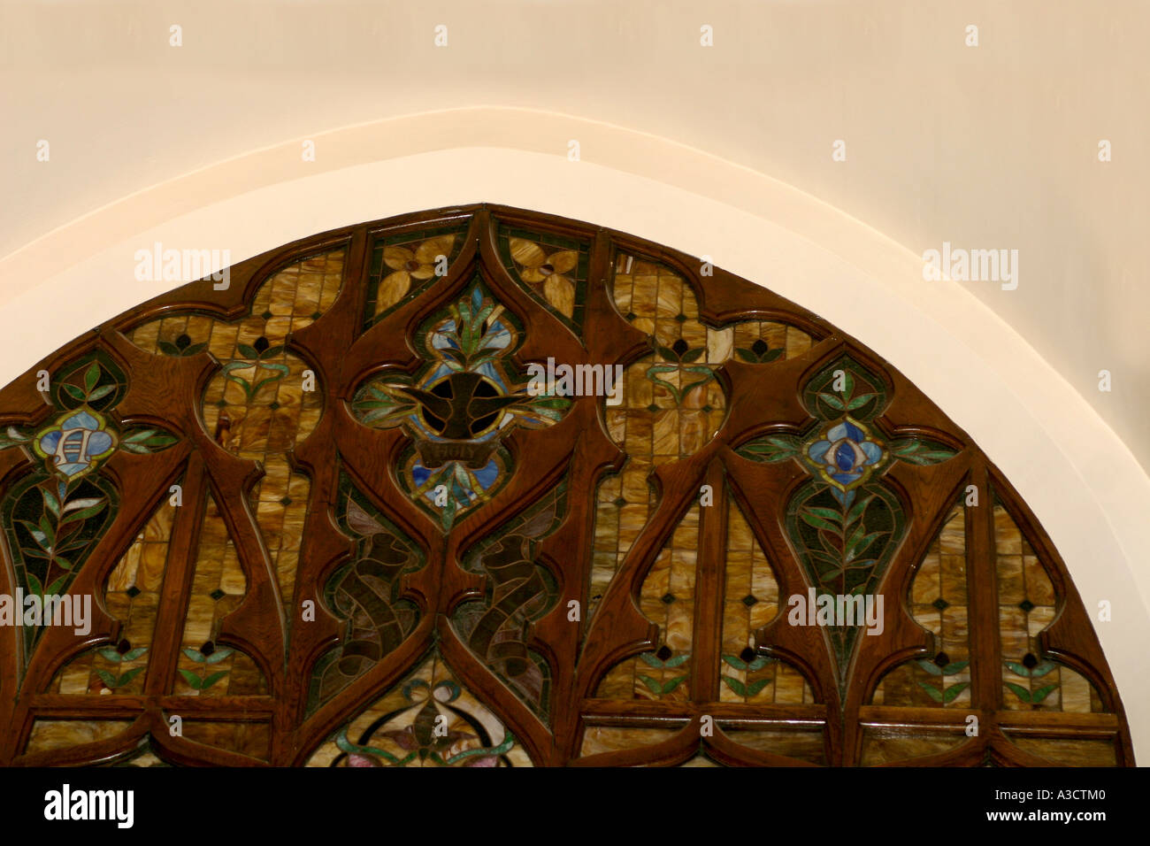 Vetrata di una chiesa Foto Stock