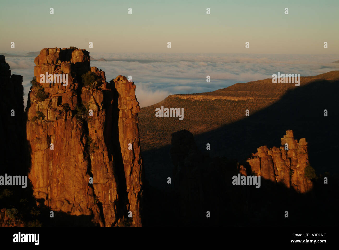 Valle della desolazione nel Capo orientale. Un fenomeno geologico; una scogliera di fronte, dichiarata monumento nazionale. Foto Stock