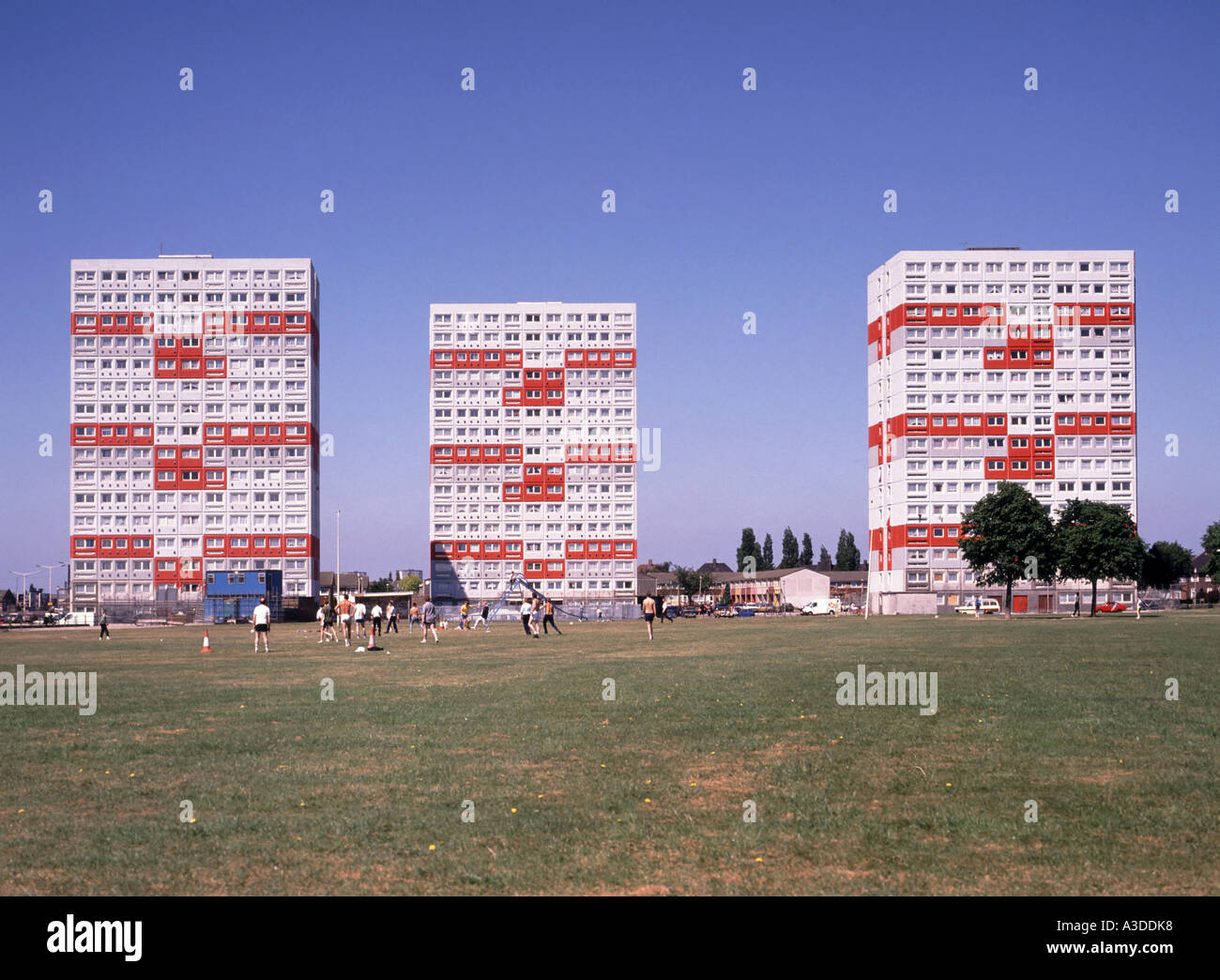 Barking & Dagenham council alto edificio pubblico di edilizia abitativa di prefabbricati blocco di appartamenti in cemento costruito accanto al Castello Green Park East London Inghilterra Regno Unito Foto Stock