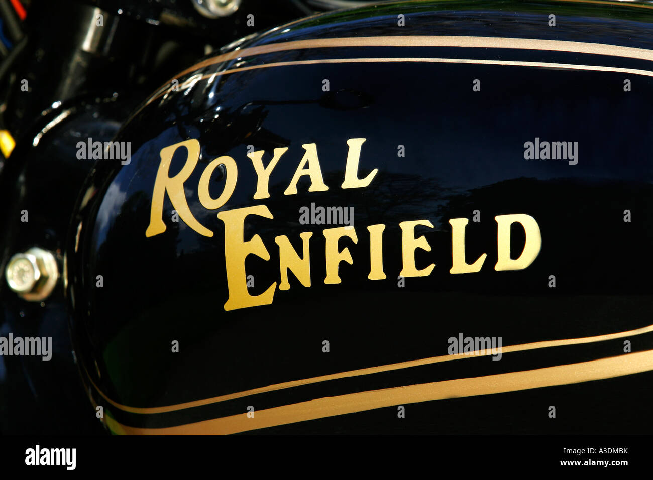 Il serbatoio del combustibile con la scrittura, Royal Enfield Bullet 500 motociclo Foto Stock