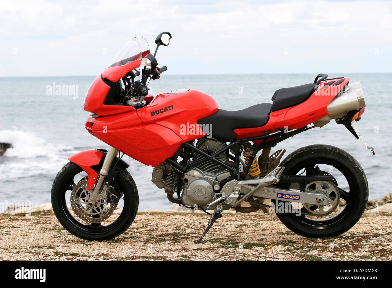 Ducati Multistrada sulla spiaggia Foto Stock