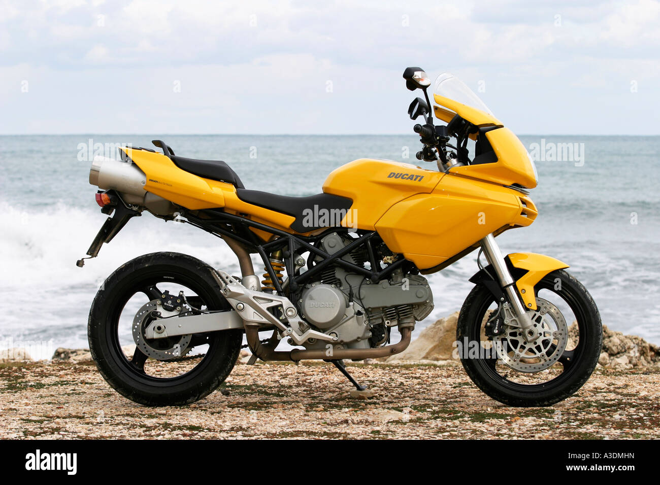 Ducati Multistrada sulla spiaggia Foto Stock