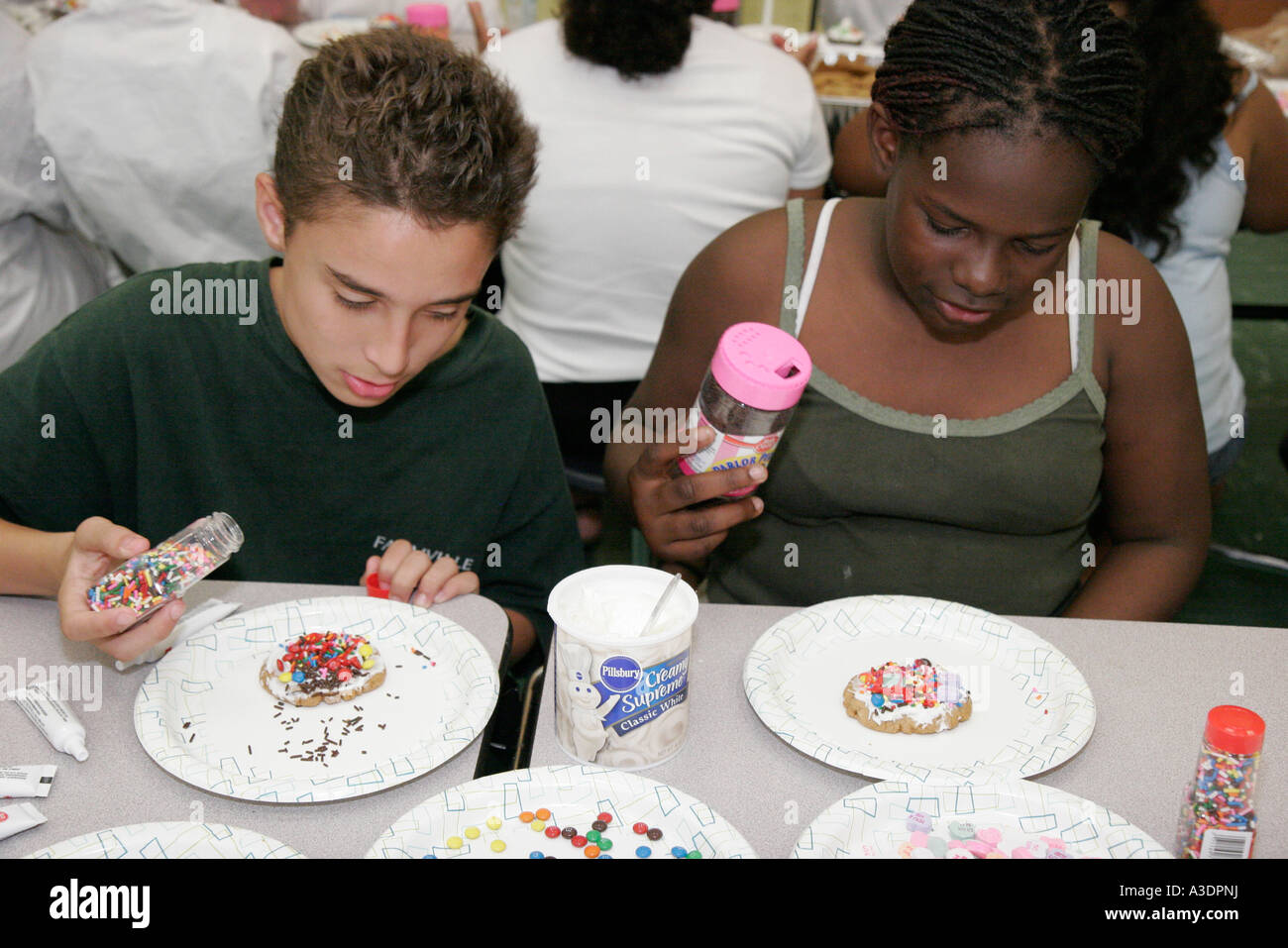 Miami Florida,Overtown,Frederick Douglass Elementary School,campus,Temple Beth Shalom Mitzvah Weekend,volontari ebrei volontariato lavoro WO Foto Stock