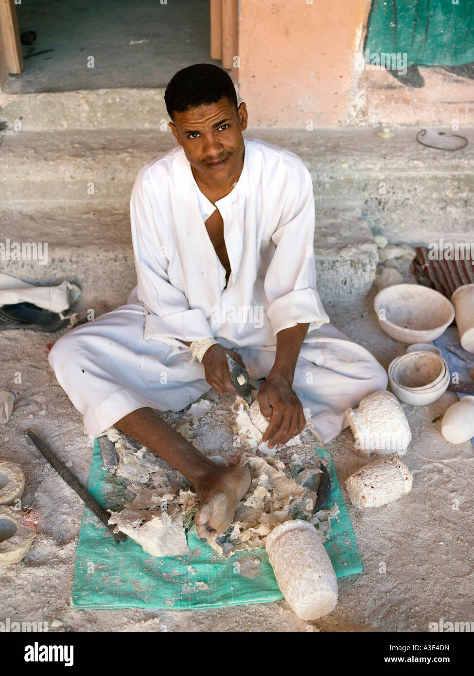 Artigiano egiziano rendendo pots Foto Stock