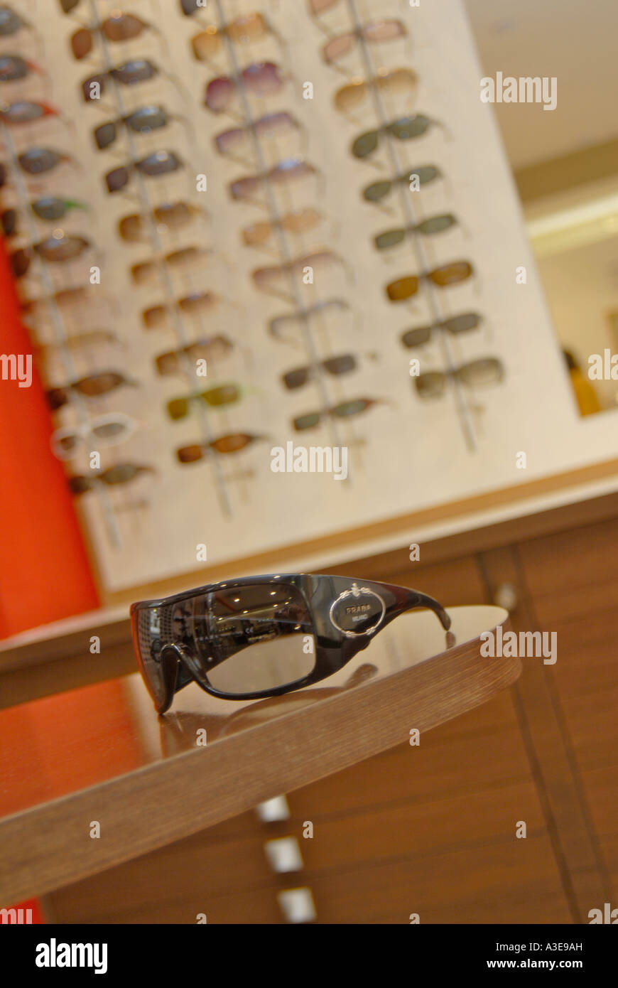 Elegante design PRADA Occhiali da sole foto di Nano Calvo Foto Stock