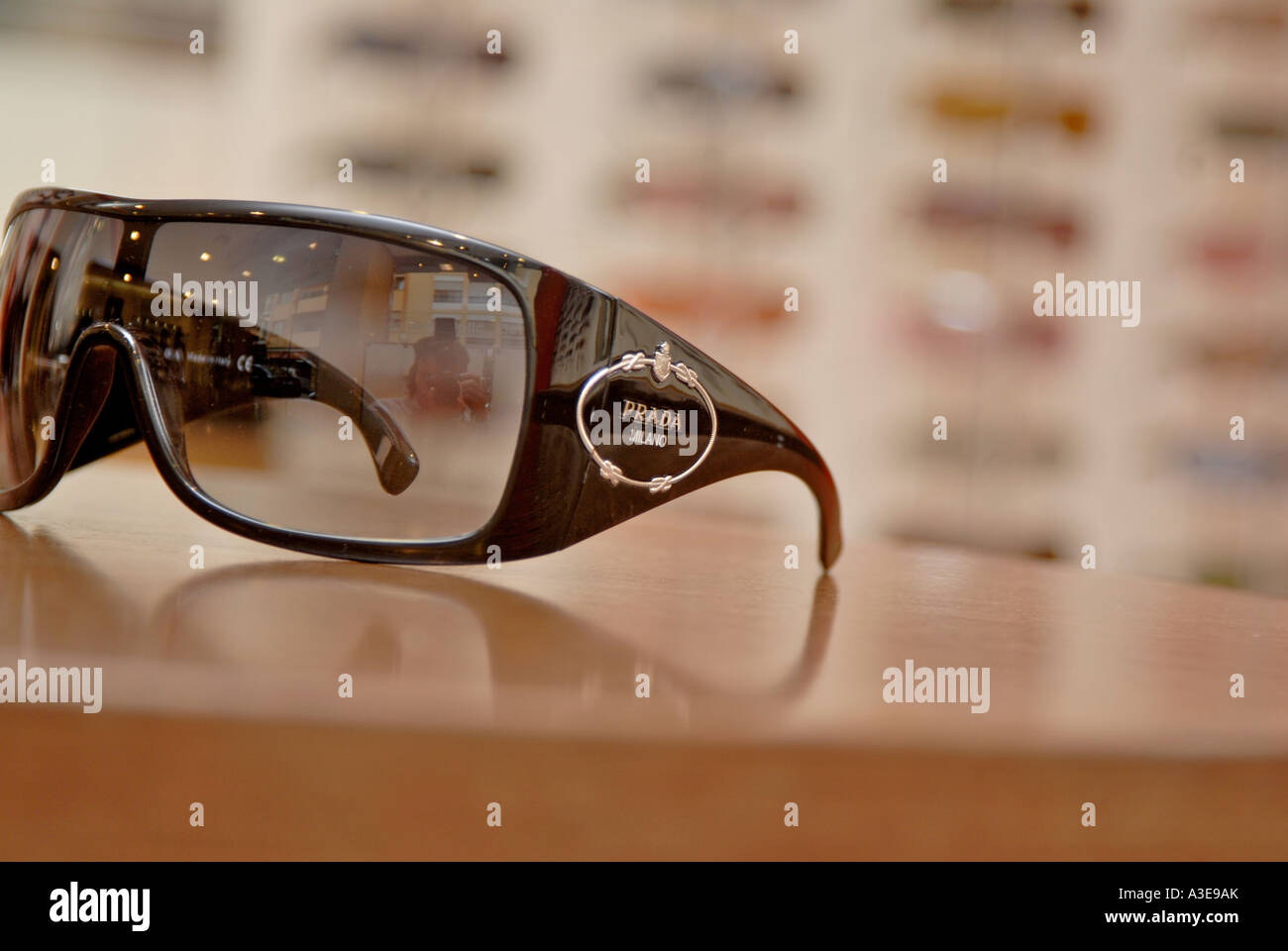 Elegante design PRADA Occhiali da sole foto di Nano Calvo Foto Stock