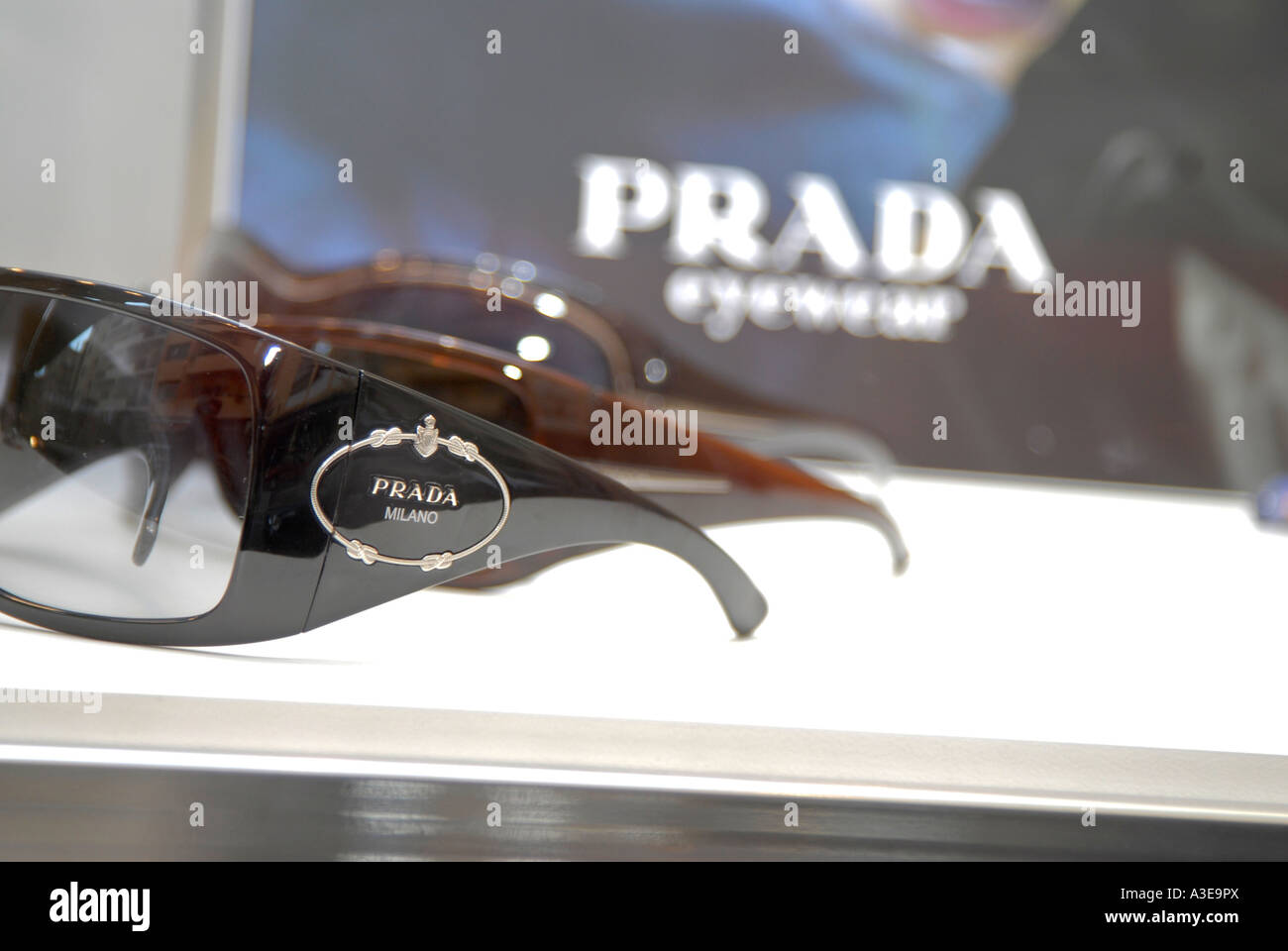 Elegante design PRADA Occhiali da sole foto di Nano Calvo Foto Stock